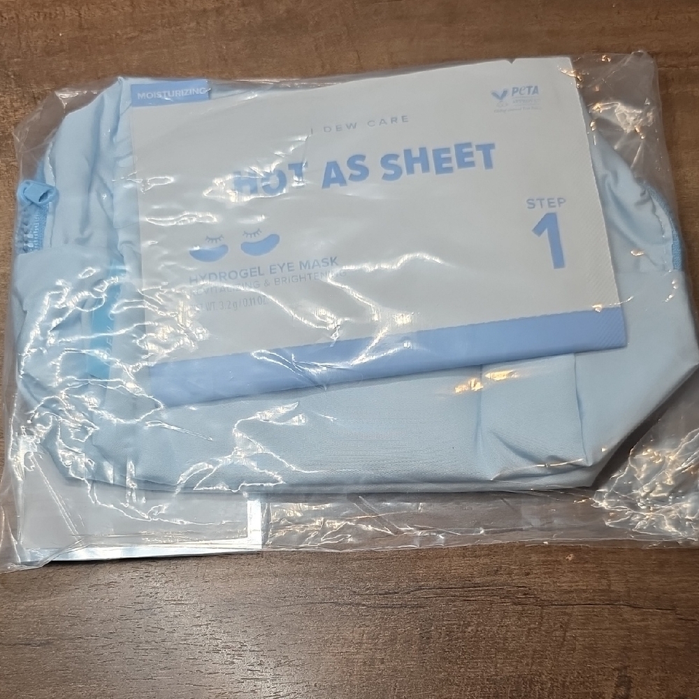 I Dew Care Hydrogel Eye Mask + Light Blue Cosmetic Bag